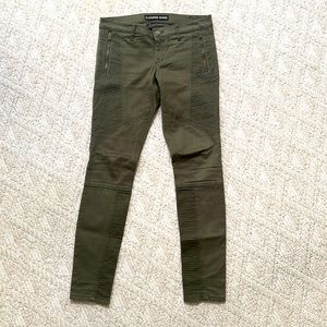 Express Skinny Low-Rise Green Khaki Jeans in Size 4 with thread detail